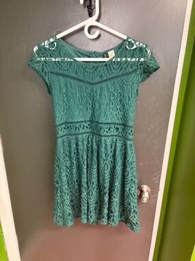 H&M Divided Lace Fit & Flare Dress in Green. Sz 8